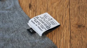Como lavar uma camiseta com estampa serigráfica?