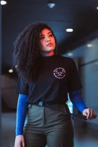 Camisetas com logo: bordado ou estampa?
