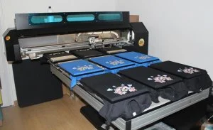 Serigrafia, impressão DTF ou bordado em camisetas: qual técnica escolher?