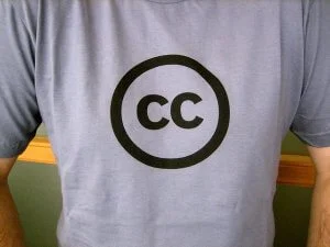 Camisetas com Logotipo Personalizado: Um Guia para Impressão Clara, Legível e Eficaz