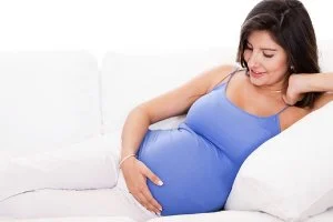 Uma camiseta de maternidade? Veja por que pode ser uma ótima ideia de presente.