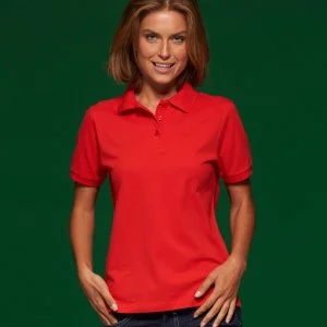 Camisas polo vermelhas femininas personalizadas: 5 estampas que você deve evitar.