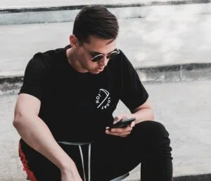 Design minimalista para camisetas: aqui está o que você precisa observar para obter o efeito desejado.