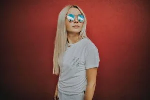 Camisetas elásticas personalizadas: por que escolhê-las e como personalizá-las da melhor forma.
