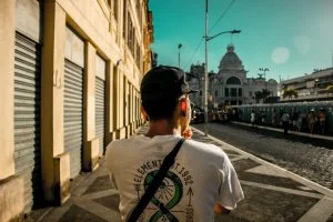 Camisetas com estampa dupla face: veja quando fazer e confira várias dicas de como fazê-las.