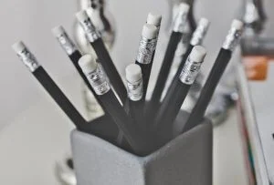 Lápis personalizados com escrita: quando e por que escolhê-los