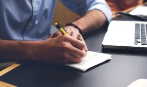 Canetas personalizadas para presente: iniciais ou nome completo, e outras dúvidas.